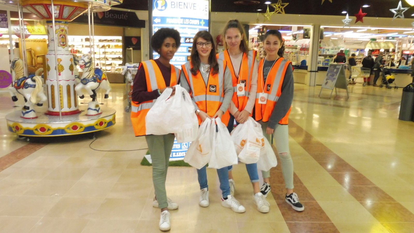 Les gilets oranges de la solidarité