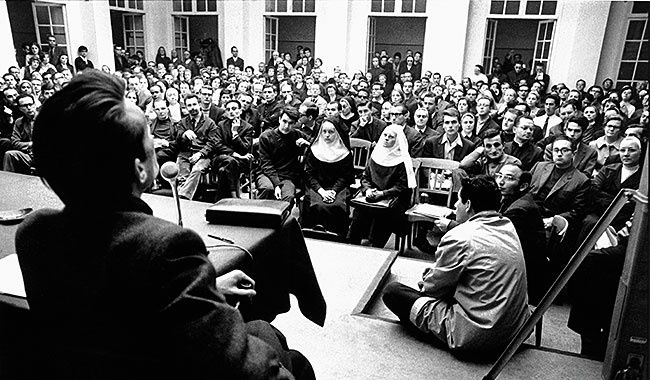 Réunion à l'Institut catholique de Paris, le 24 mai 1968. © CIRIC