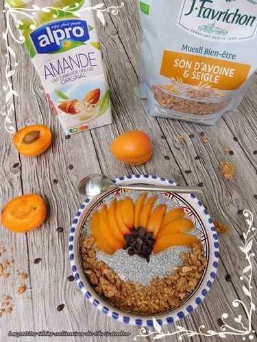 pudding graines de chia et abricot frais