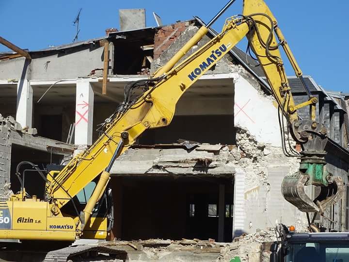 Certains reprochent à Vierzonitude de trop en faire à propos de la démolition de l'ancien immeuble des Nouvelles Galeries et bien tant pis (photos Michel Renzetti) 