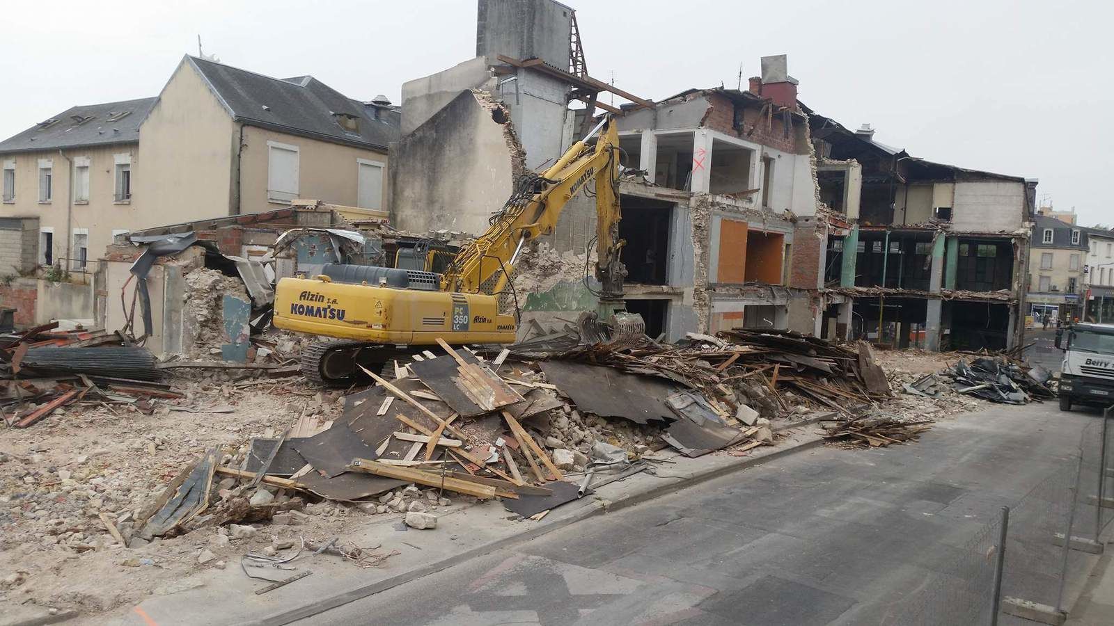 La demolition va encore durer jusqu'à la fin de la semaine !