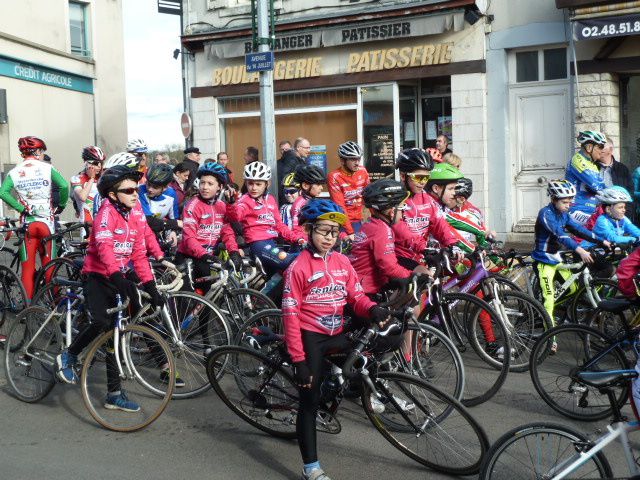 Et la deuxième étape du Paris-Nice arriva  à Vierzon !
