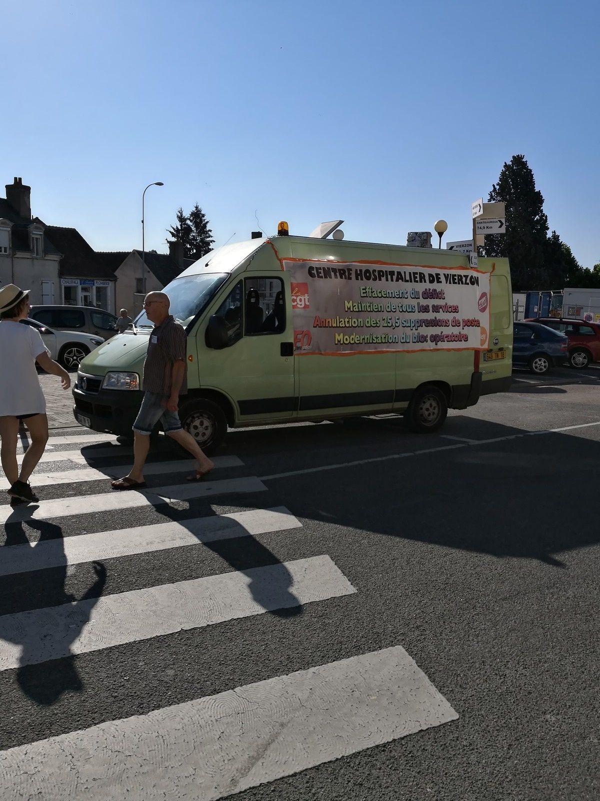 Hôpital : la marche des femmes enceintes est repartie de Mehun pour Bourges