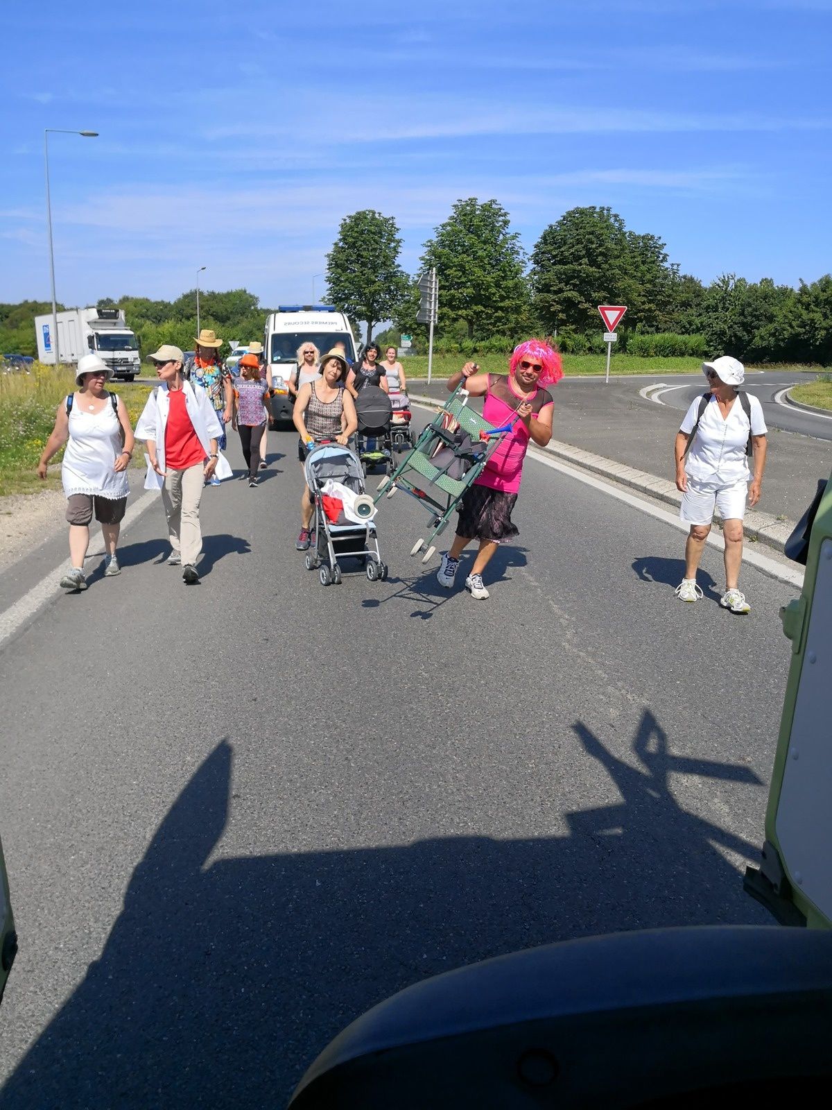 Hôpital : la marche des femmes enceintes est repartie de Mehun pour Bourges