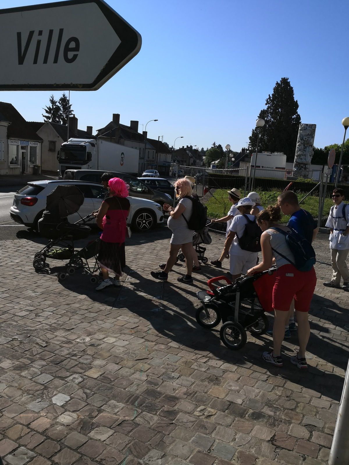 Hôpital : la marche des femmes enceintes est repartie de Mehun pour Bourges
