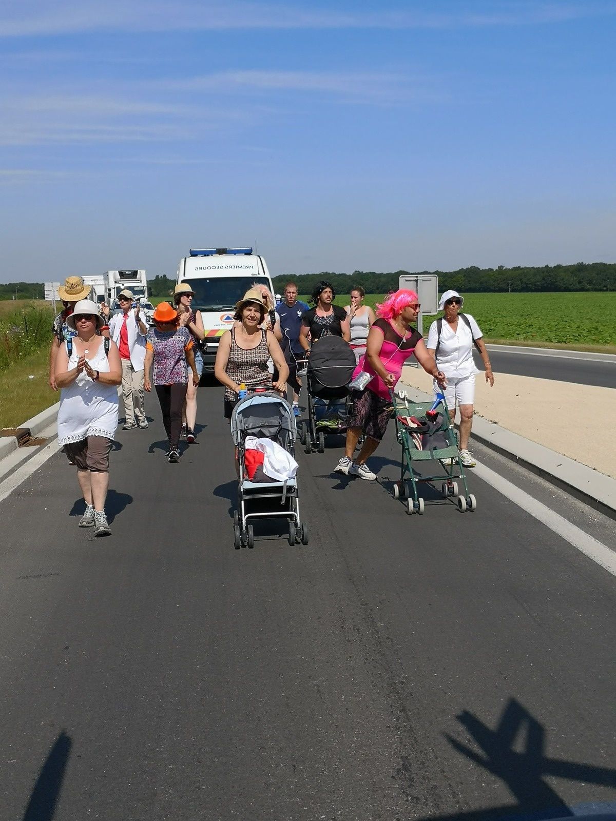 Hôpital : la marche des femmes enceintes est repartie de Mehun pour Bourges