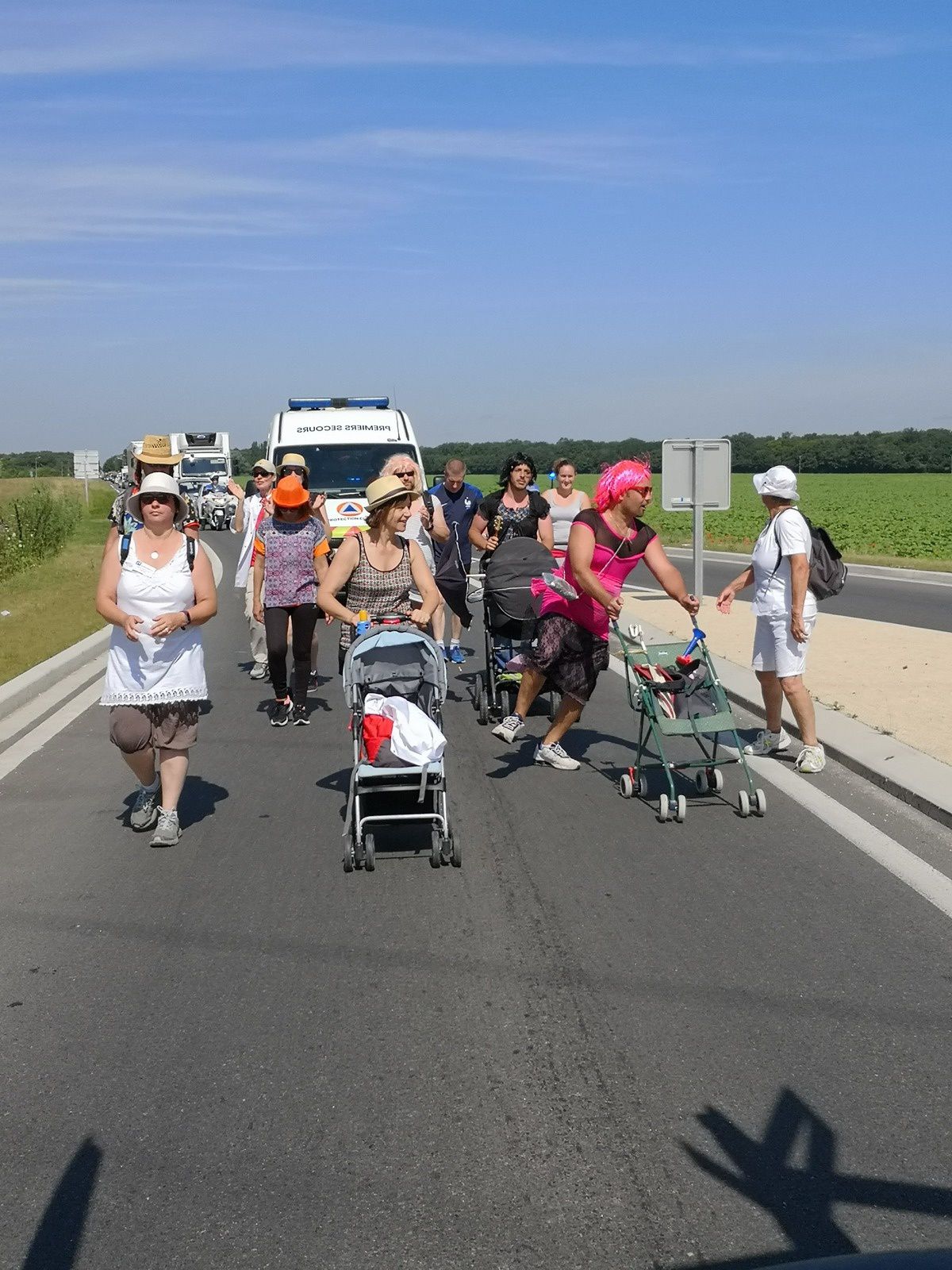 Hôpital : la marche des femmes enceintes est repartie de Mehun pour Bourges