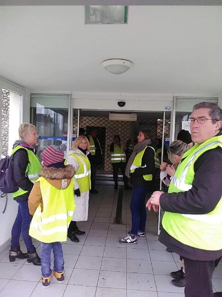 A la Poste (Photo Blocage Vierzon)