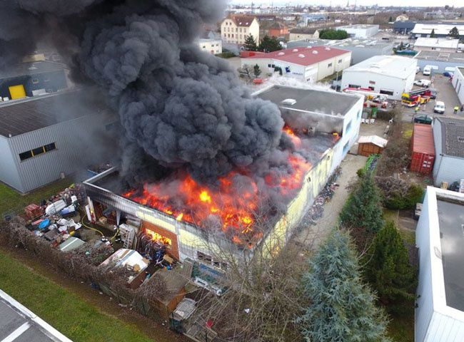L'incendie a ravagé le dépôt d'Emmaüs Mundolsheim. Photo SDIS67