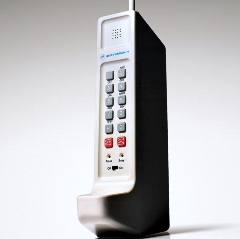 Objet culte – Motorola DynaTac 8000X, le premier téléphone