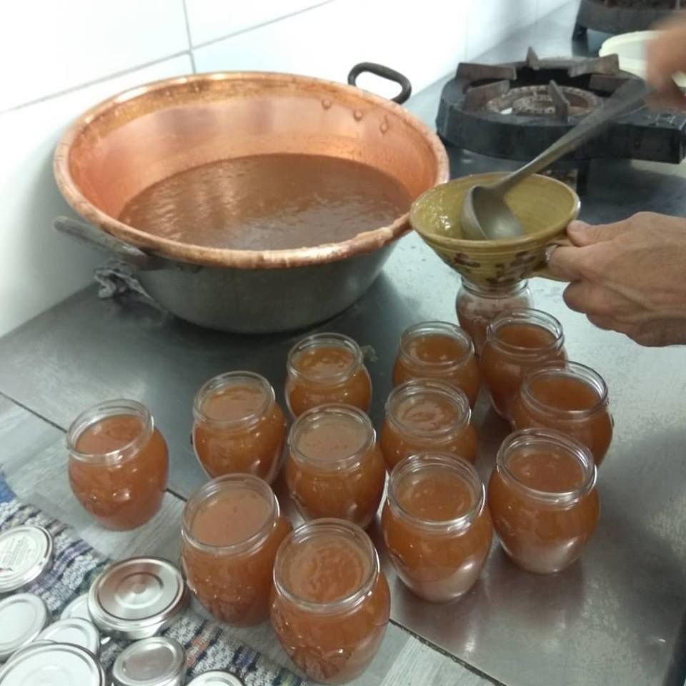 Madeleines traditionnelles à la vanille équitable et à la confiture poire caramel beurre salé de Lunel .
