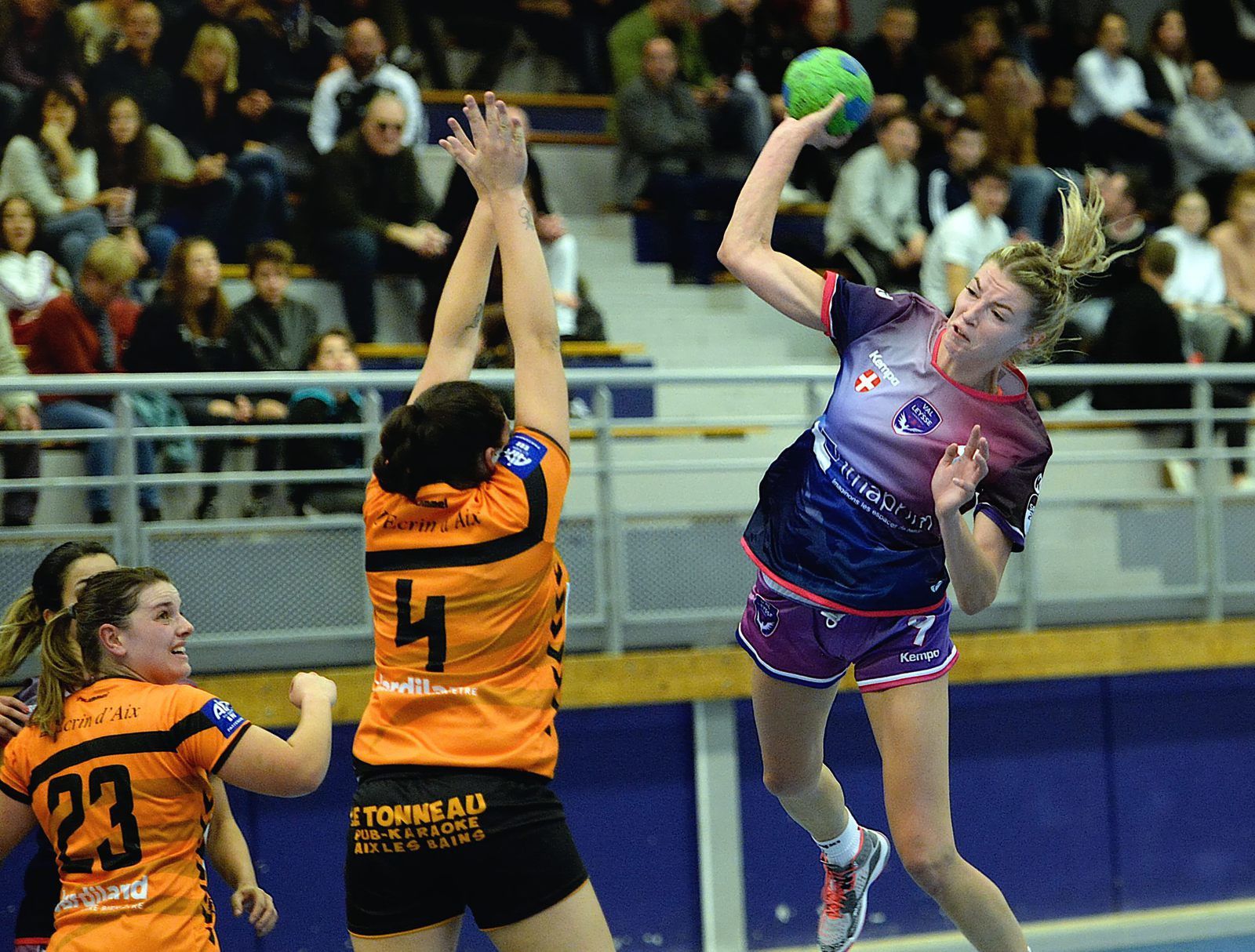 Buvez EVIAN et jouer CONTREX