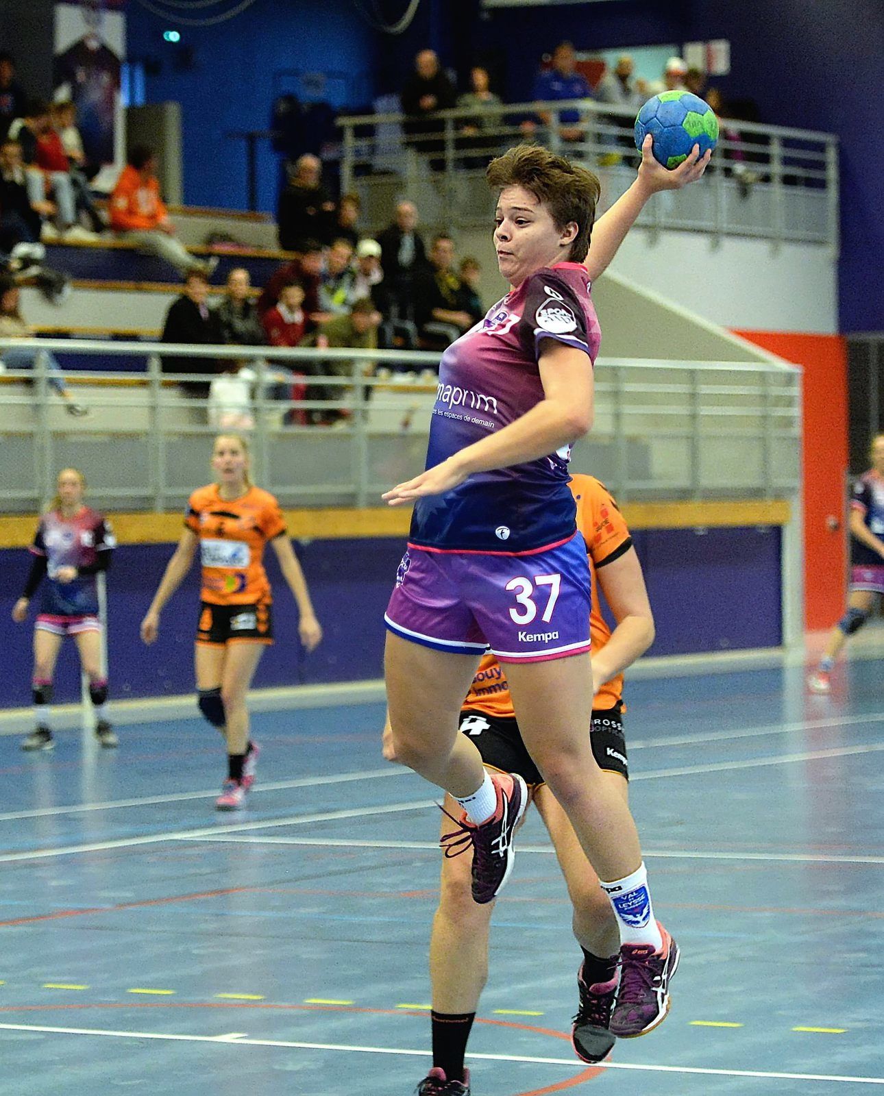 Buvez EVIAN et jouer CONTREX