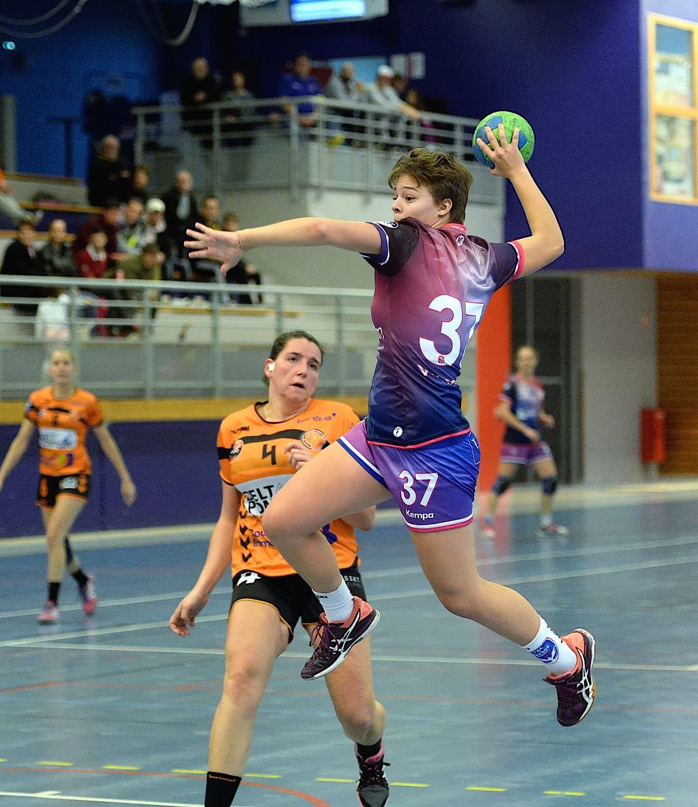 Buvez EVIAN et jouer CONTREX