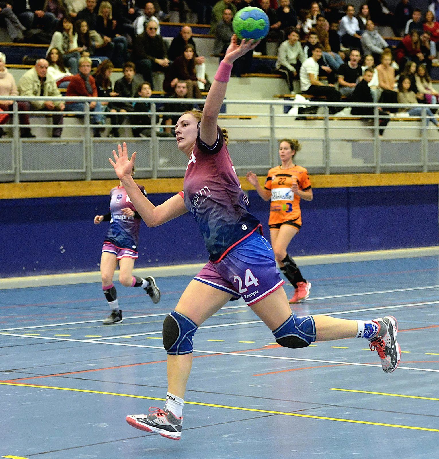 Buvez EVIAN et jouer CONTREX