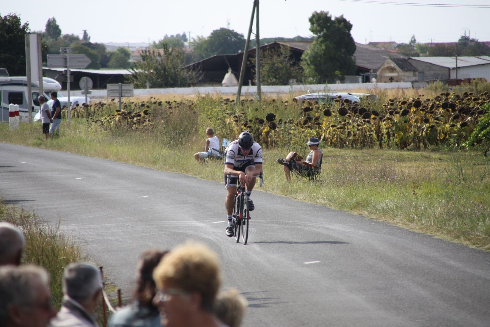 Le coureur du CC St Agnant repris c'est Jérome BERTRAND qui tente de sortir
