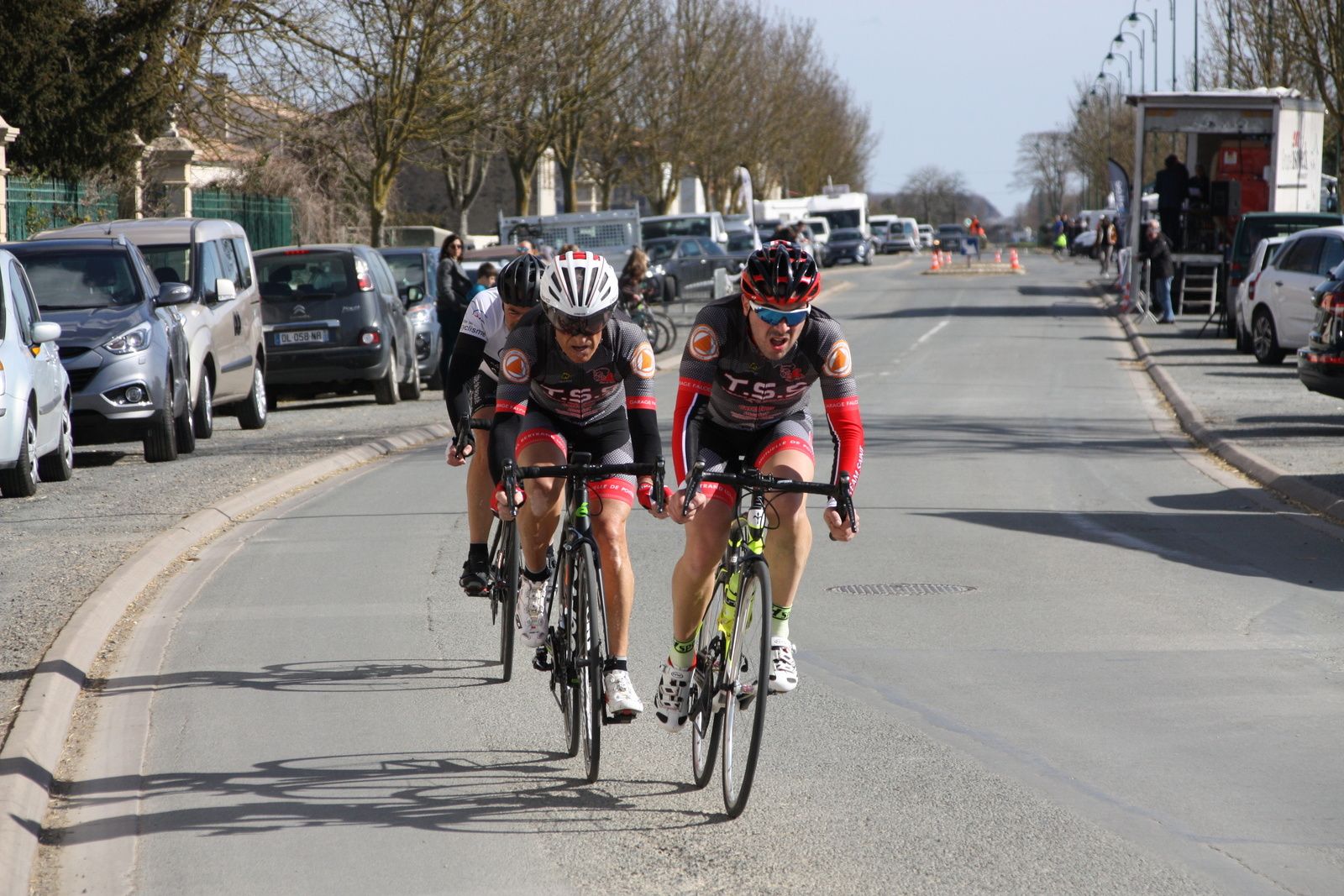 Ils sont maintenant 3 en tête aprés le retour de Jacques SENSIQUE