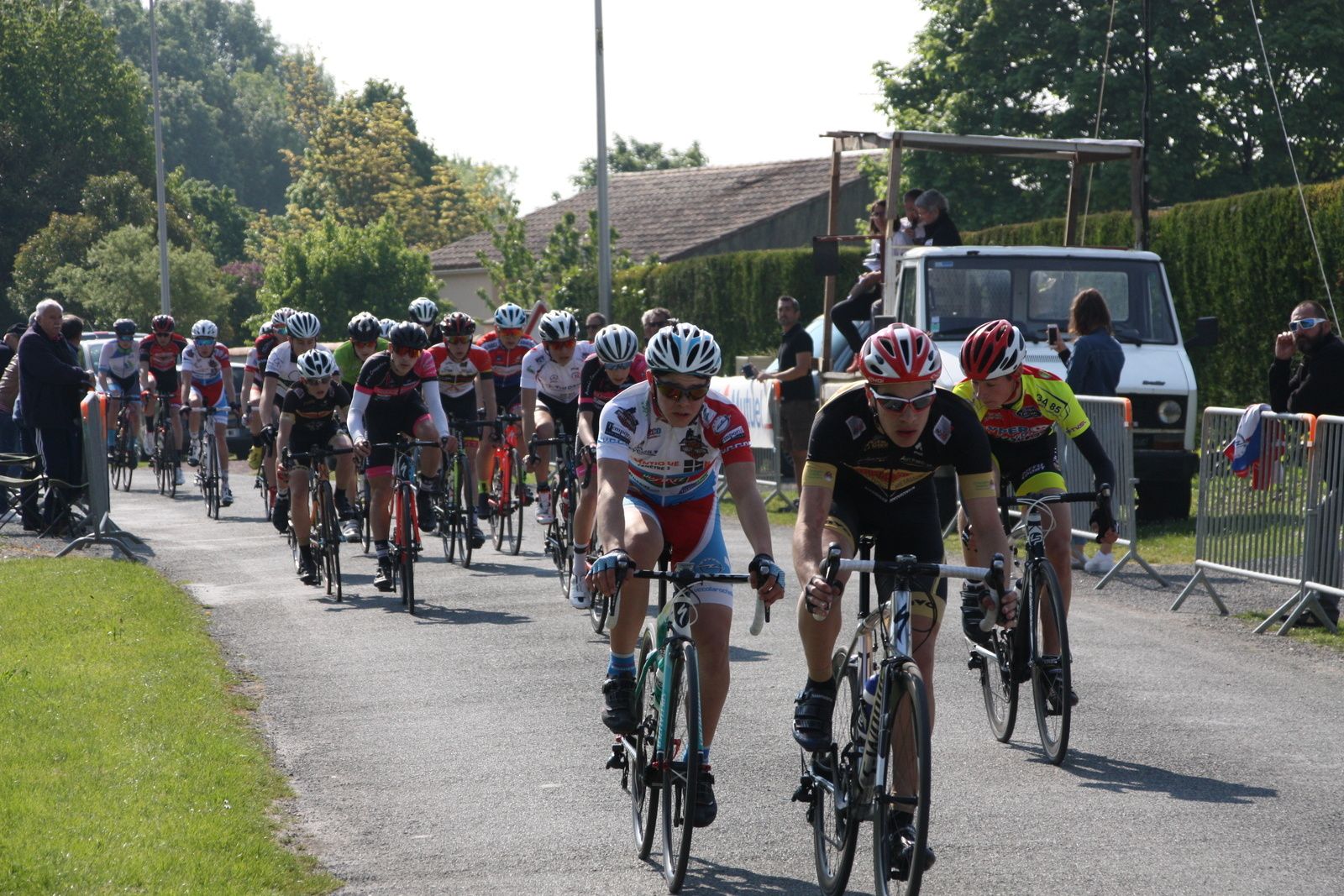 FERNANDEZ et Julien BENOIT tentent une sortie