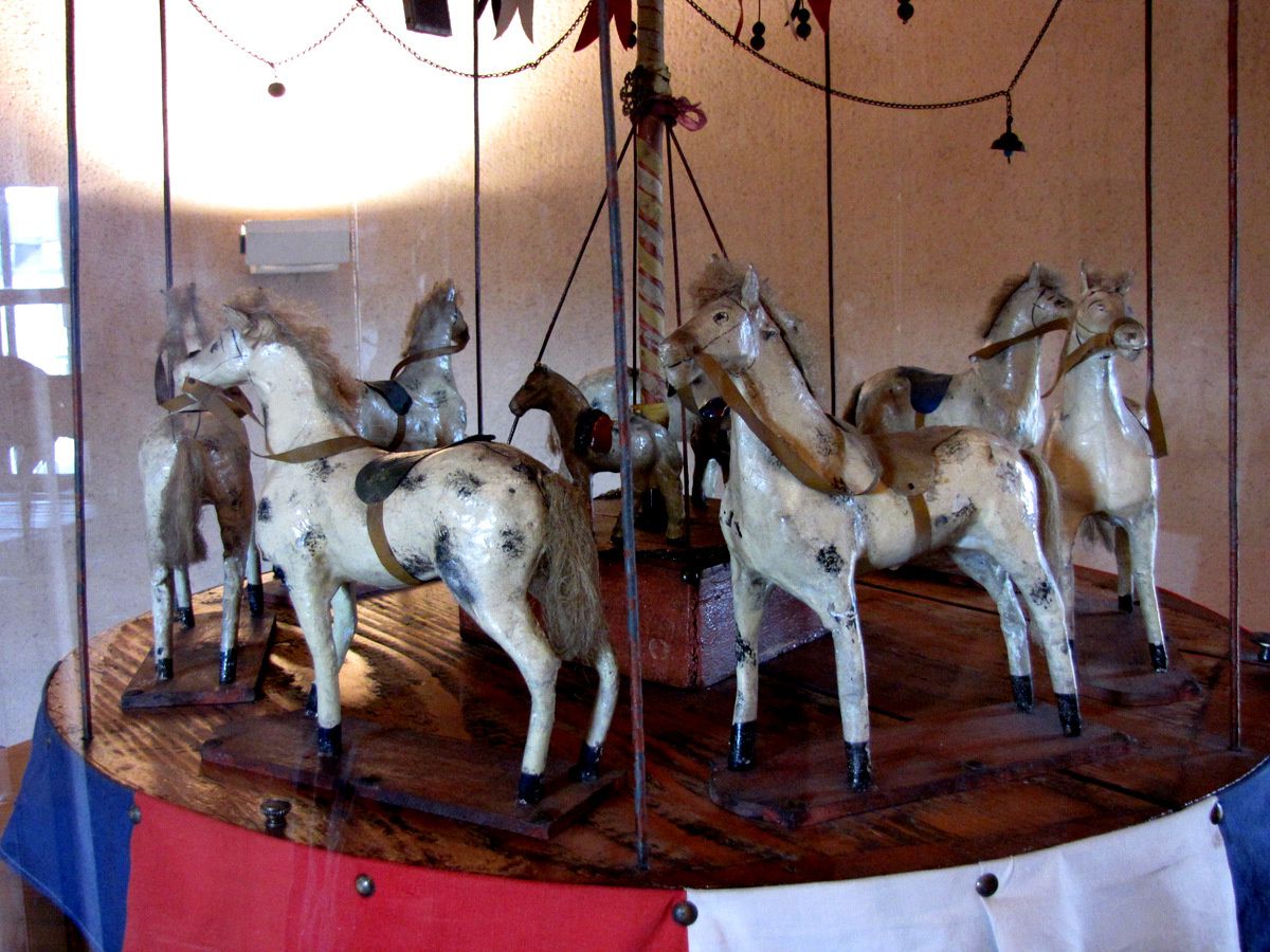 Cheval de bois, musée du jouet de Poissy