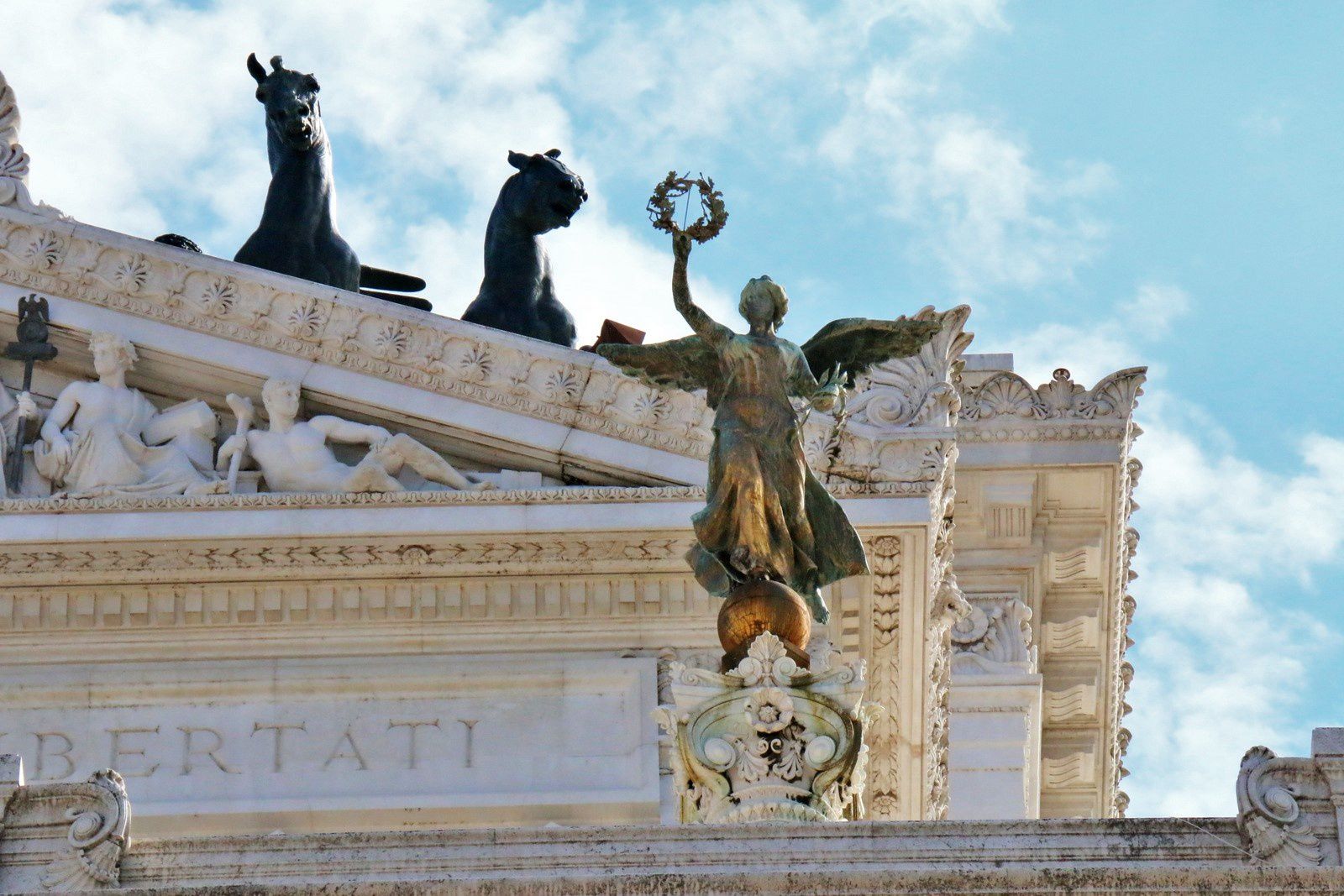 Groupes sculptés (2/2) du monument à Victor-Emmanuel II (Rome)