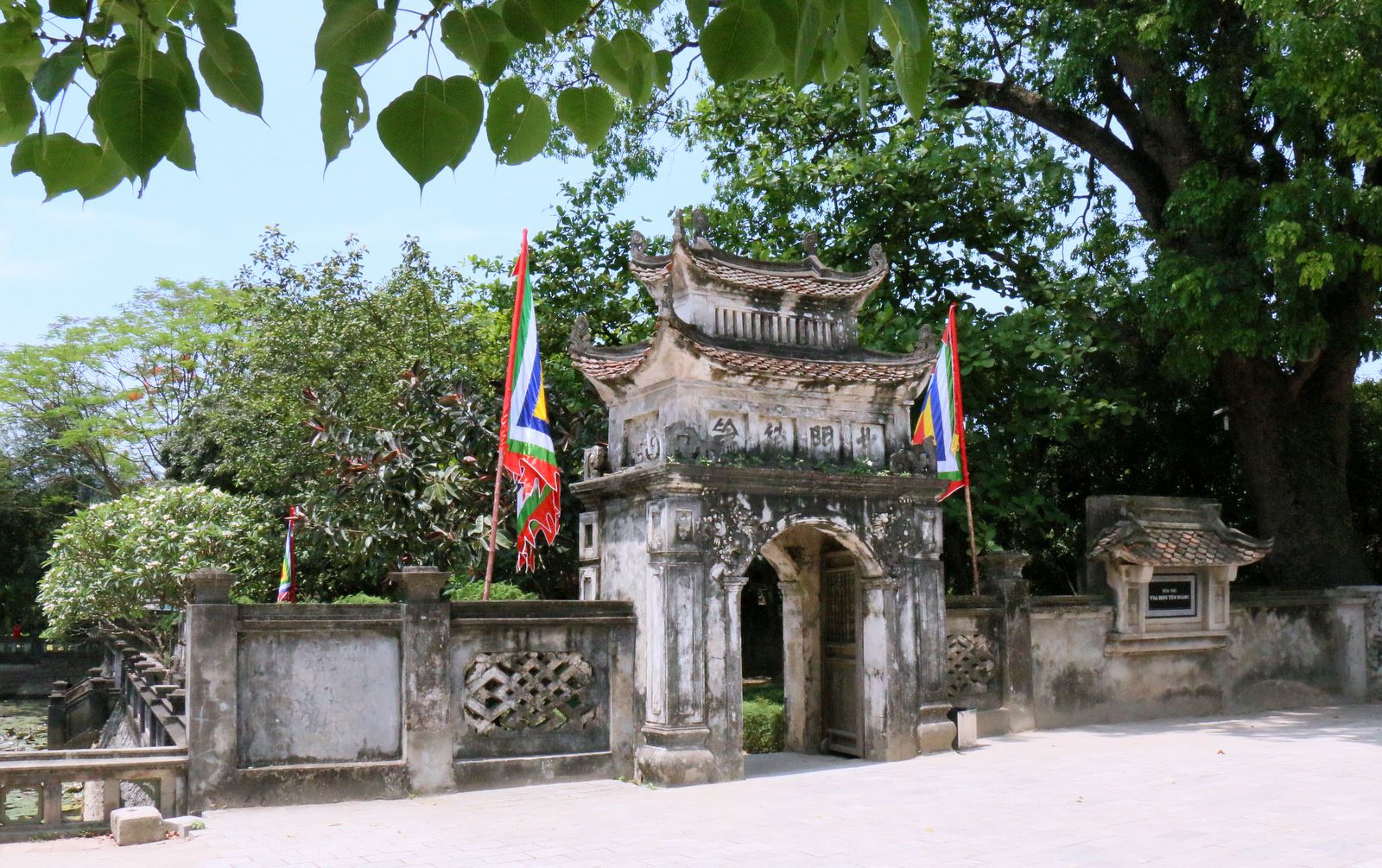 Aux alentours du temple du roi Dinh Tiên Hoang, Vietnam