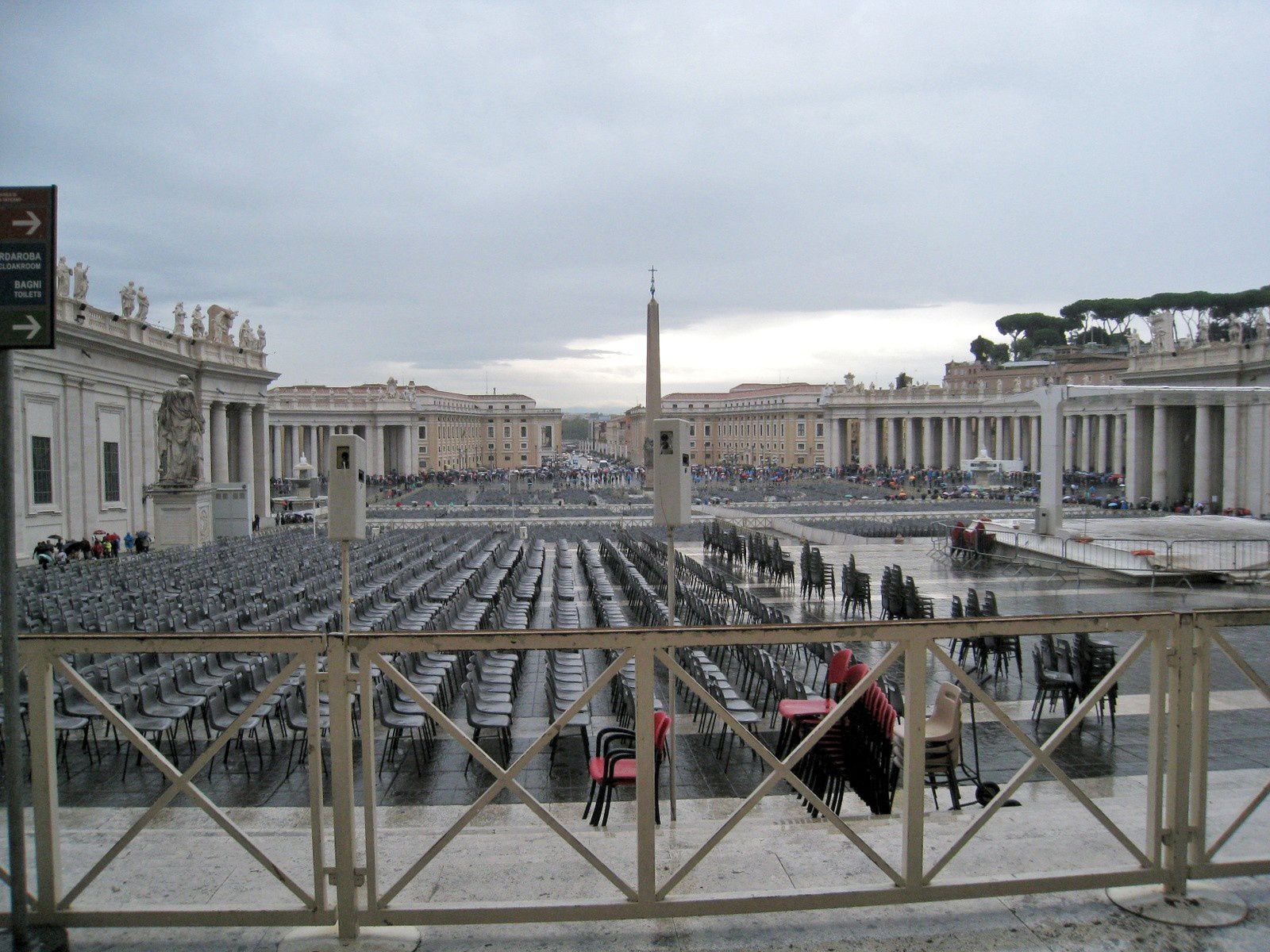 Place Saint-Pierre (1/2), Vatican