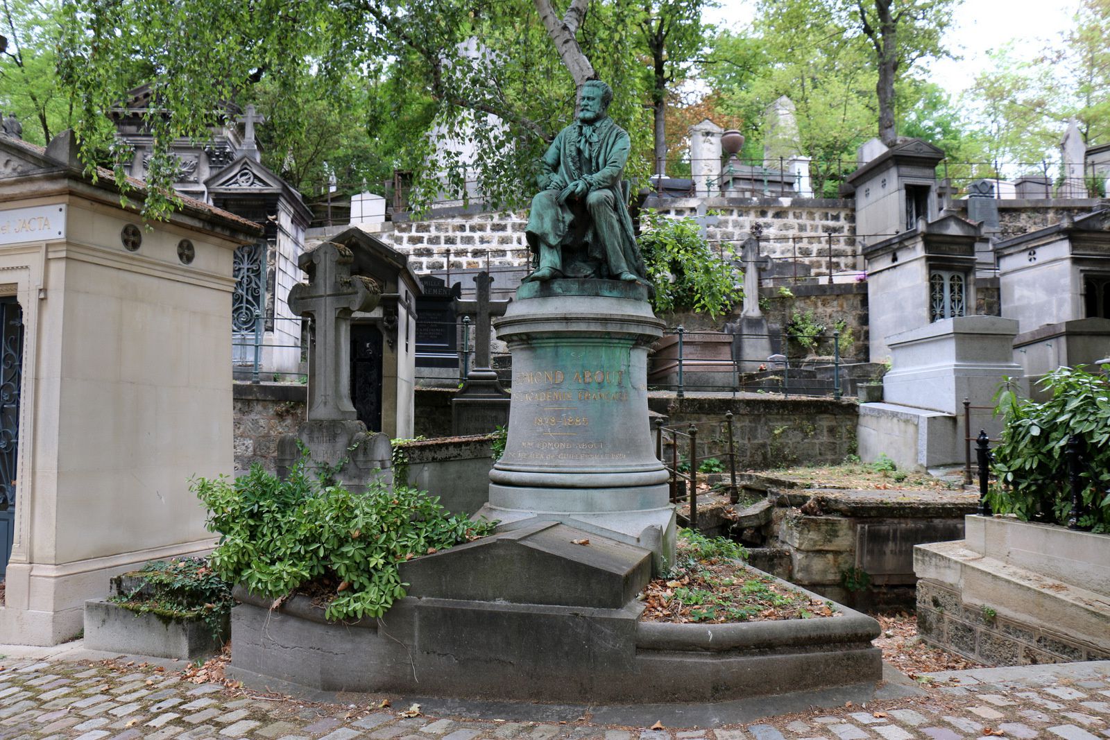 Sépulture d'Edmond About, cimetière du Père Lachaise