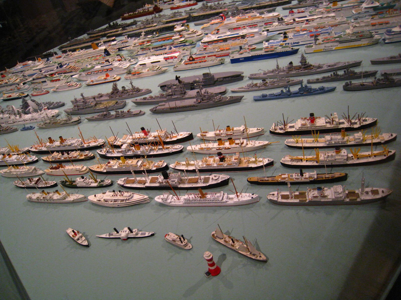 Modèles de bateaux en plomb (Collection d'André Larousse)
