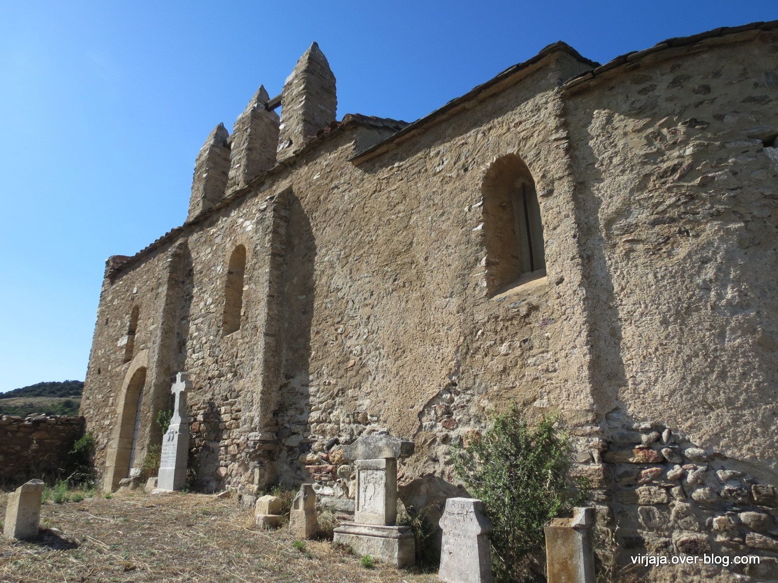 église St Pierre, Planèzes