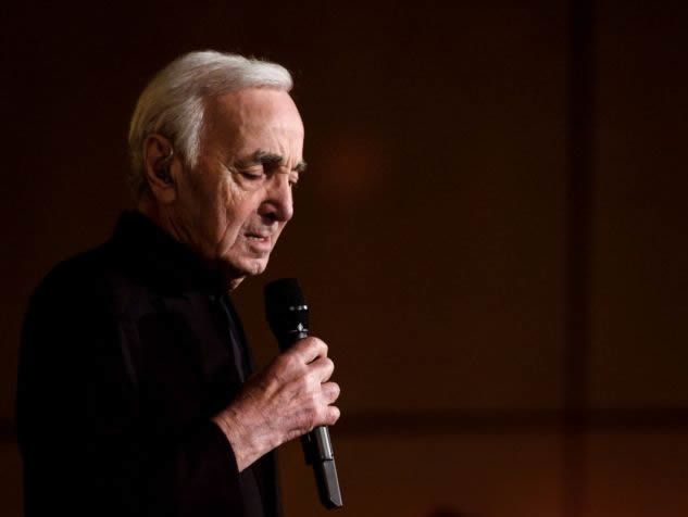Charles Aznavour, le 13 mars 2018 en concert à Genève. (Fabrice COFFRINI / AFP) 