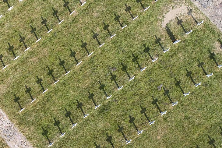 Le cimetière militaire du Vieil Armand, dans les Vosges, en 2018. Quelque 30.000 soldats français et allemands sont morts sur la montagne du Vieil Armand durant la première guerre mondiale / AFP
