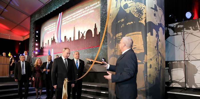 Un monument en l’honneur des victimes du siège de Léningrad a été inauguré jeudi à Jérusalem par Vladimir Poutine et Benyamin Netanyahou /AFP-Amit SHABI  