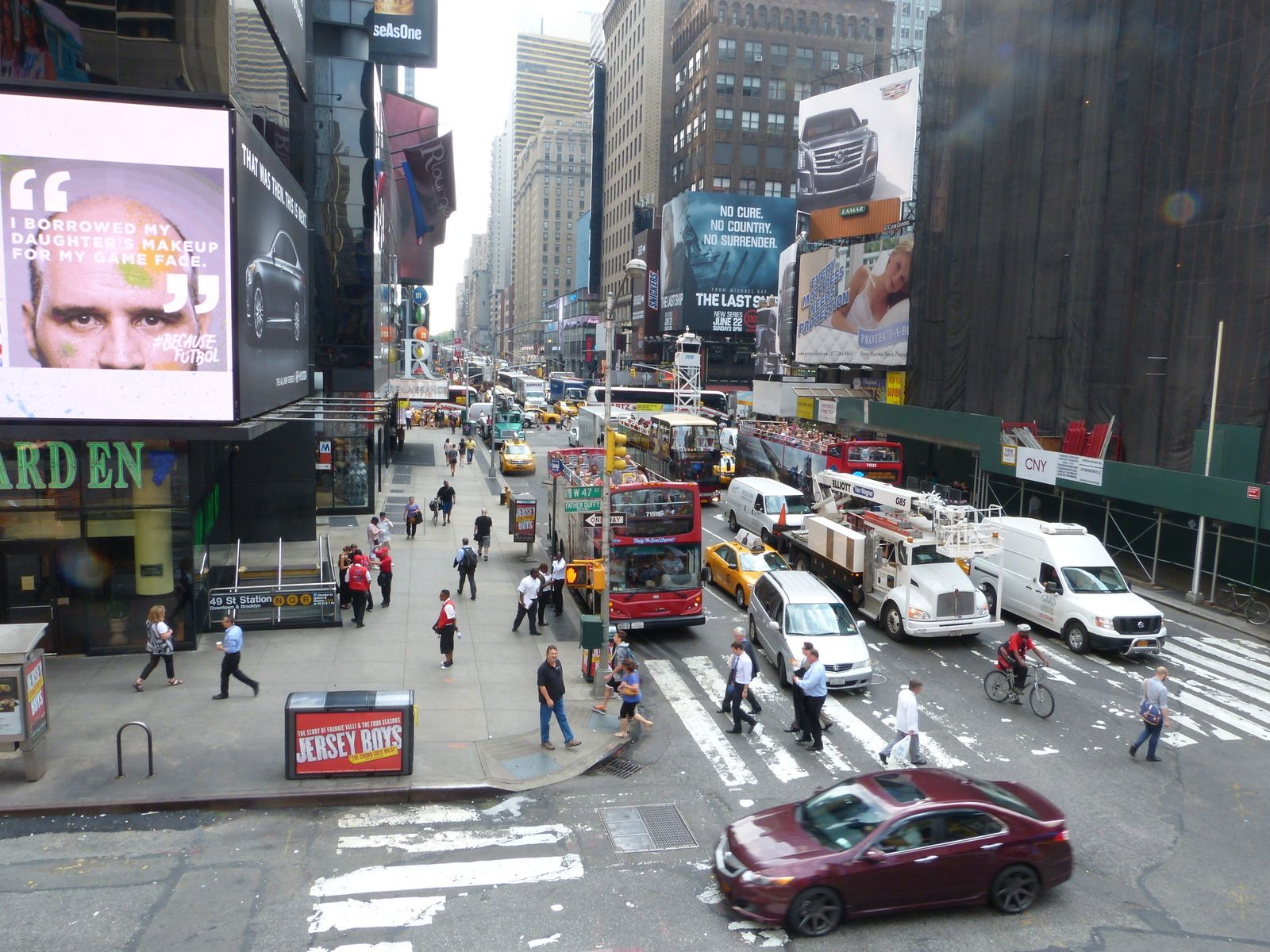 Pour témoigner de mon séjour à Manhattan / New York , j'ai voulu commencer par les gens recontrés au hasard des rues....