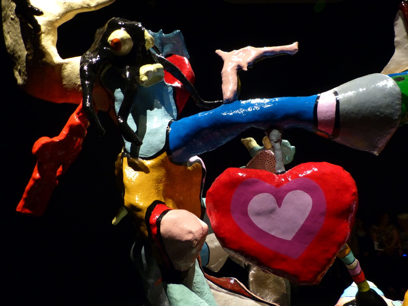 Niki de Saint Phalle = une explosion de formes, de couleurs, de sensualité, de femmes....
