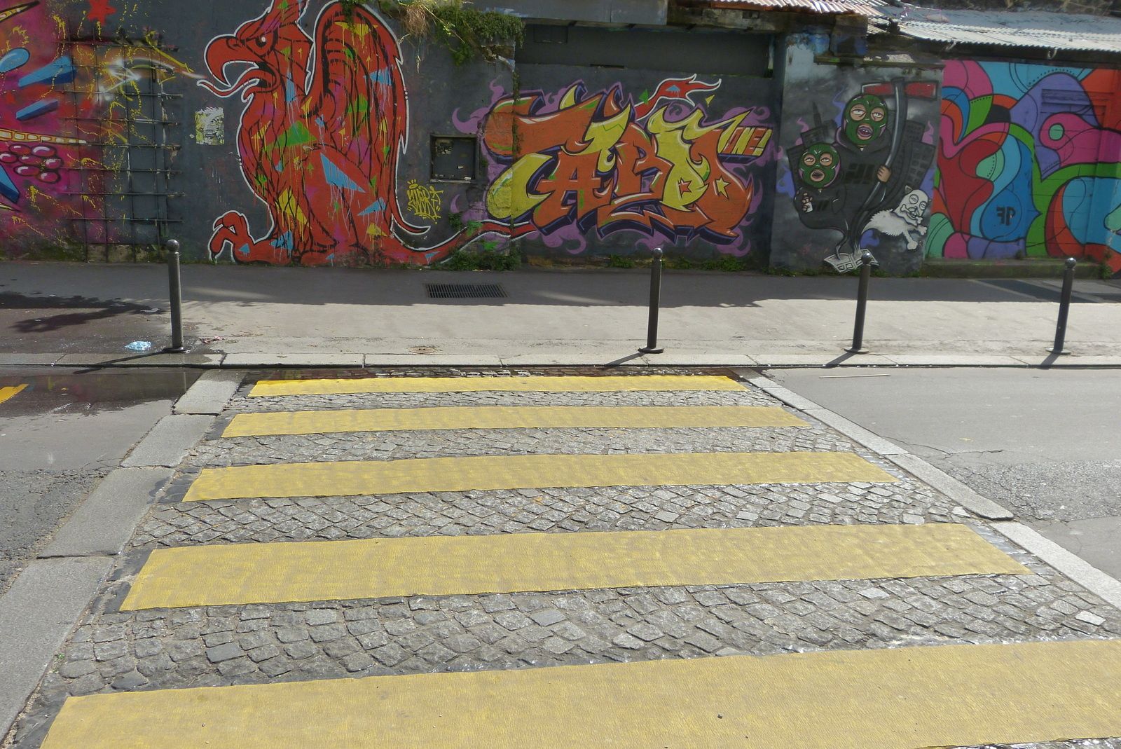 la rue a des yeux