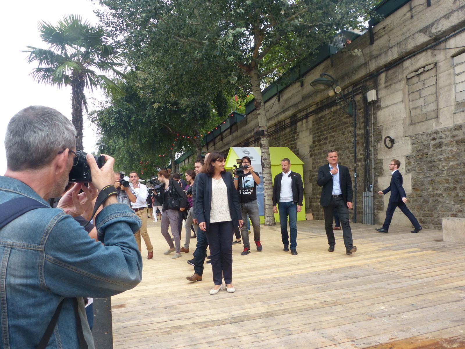 à l:exception des clichés ou ils figurent tous 2 ensemble, toutes les photos ont été prises ce lundi 20 juillet 2015 par mes 2 petits fils....Remerciements à Mme Hidalgo, maire de Paris, d’être venue à notre rencontre...   