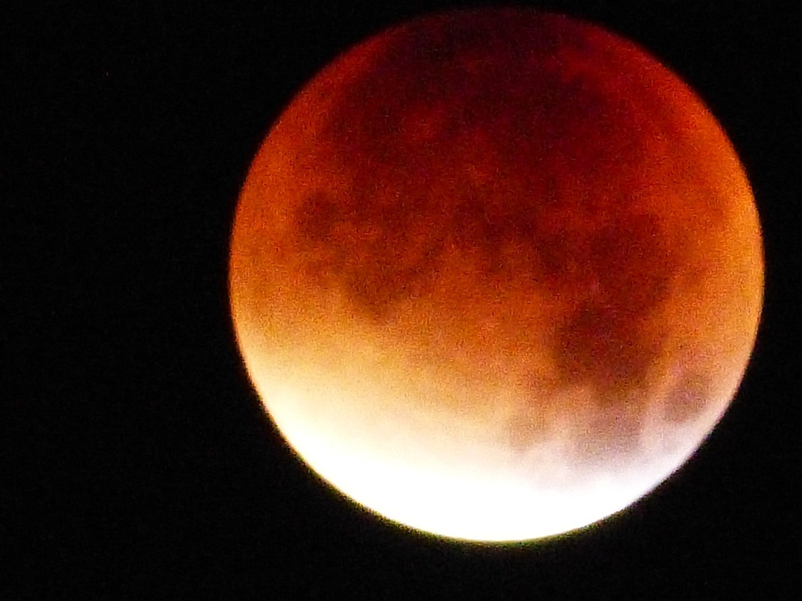 c'était pendant l'éclipse de ce jour 28/09/2015 entre 4h et 5h30