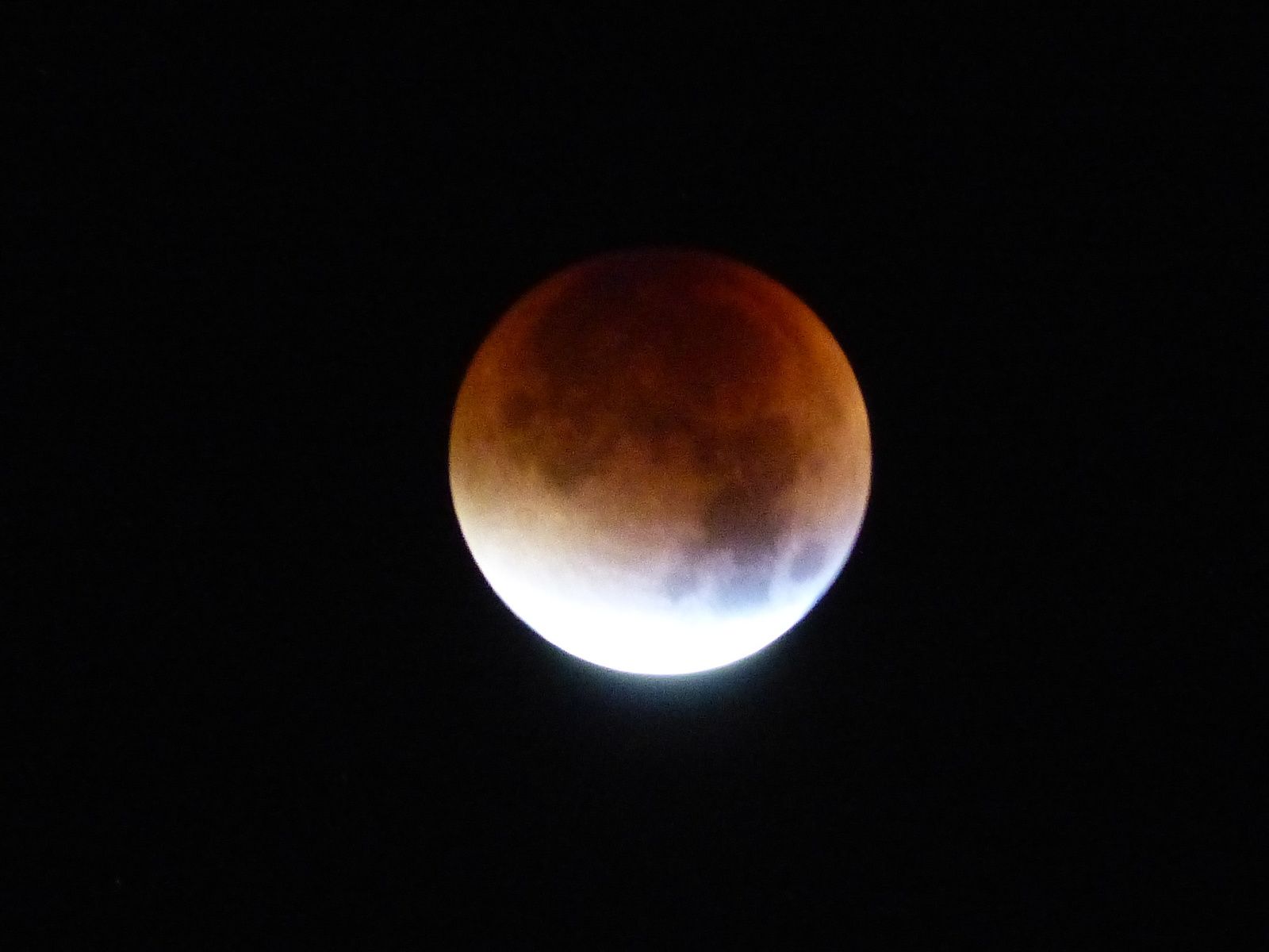 c'était pendant l'éclipse de ce jour 28/09/2015 entre 4h et 5h30
