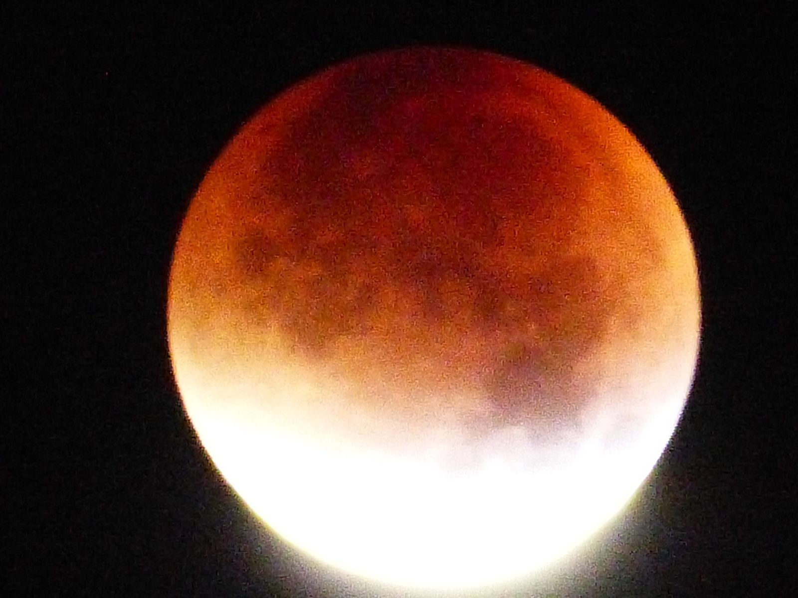 c'était pendant l'éclipse de ce jour 28/09/2015 entre 4h et 5h30