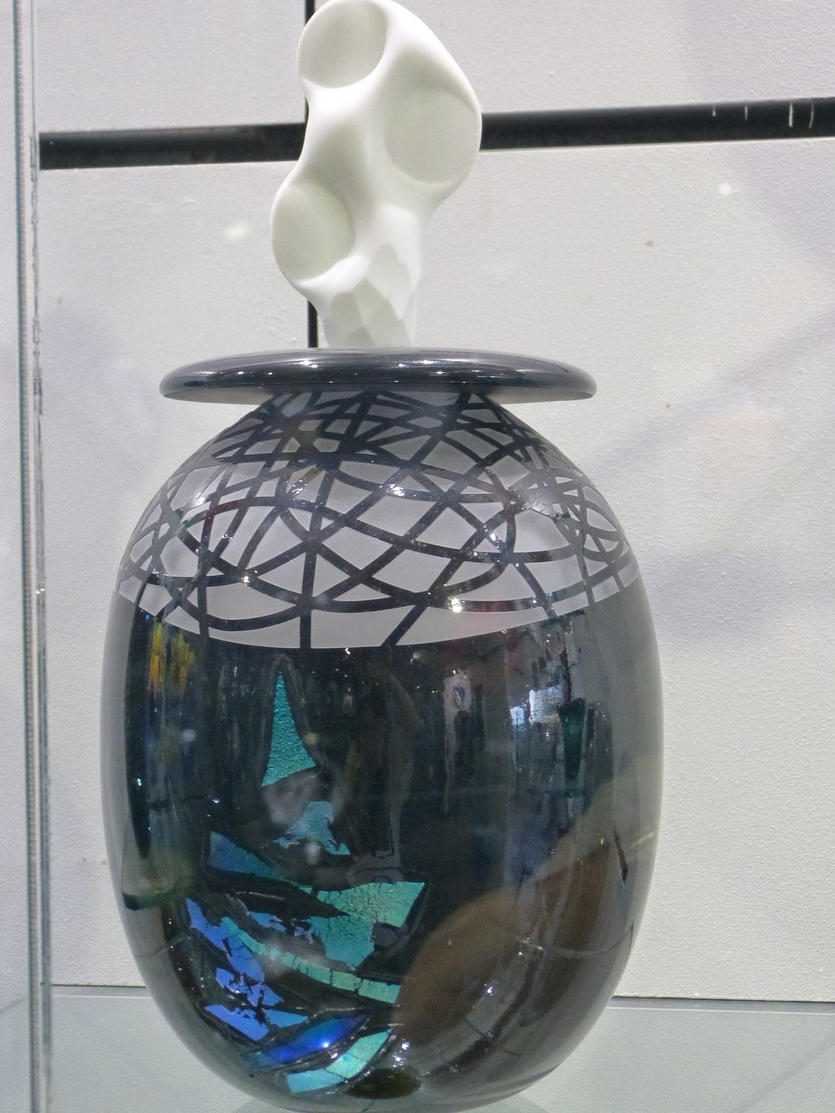 Xavier Carrère créateur et sculpteur de verre ne se contente pas d'exposer ses oeuvres originales dans sa Galerie "Léonart" à Léon (Landes).Il a créé un musée ouvert à tous"verre atlantique" à Magescq (40140), ou seul et sans aucune aide ou sponsor, il a réuni  divers créateurs du verre ainsi qu'un atelier pédagogique! Cette initiative mériterait d'être encouragée par la région et les élus locaux, et les créations de Xavier mériteraient une place de choix au Musée des Arts Décoratifs à Paris.....