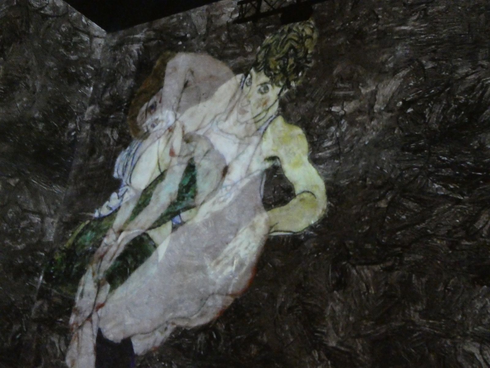 c'est à l'Atelier des lumières 38 rue St Maur 75011 PARIS....c'est à vivre = une immersion dans l'art !