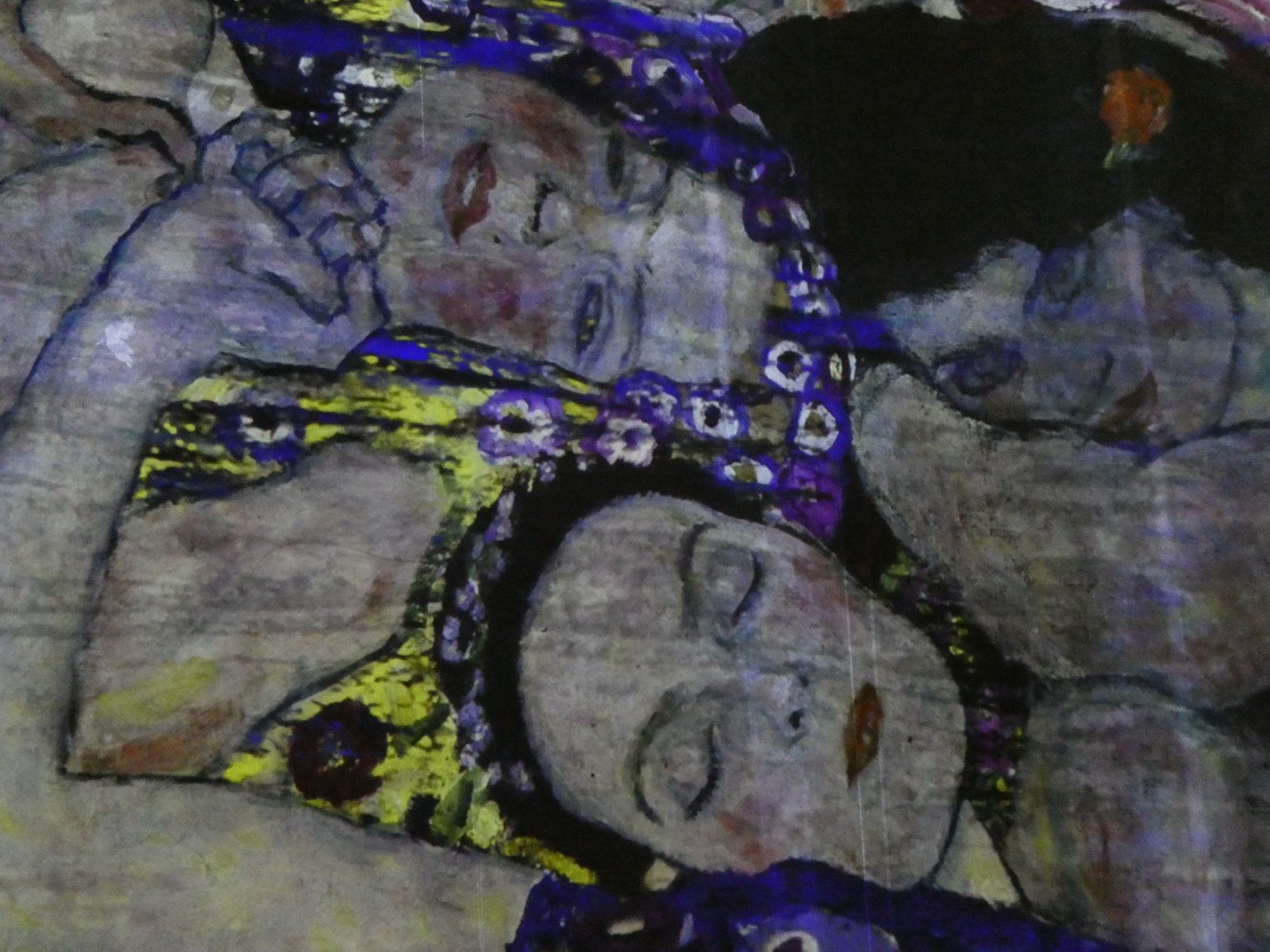 c'est à l'Atelier des lumières 38 rue St Maur 75011 PARIS....c'est à vivre = une immersion dans l'art !