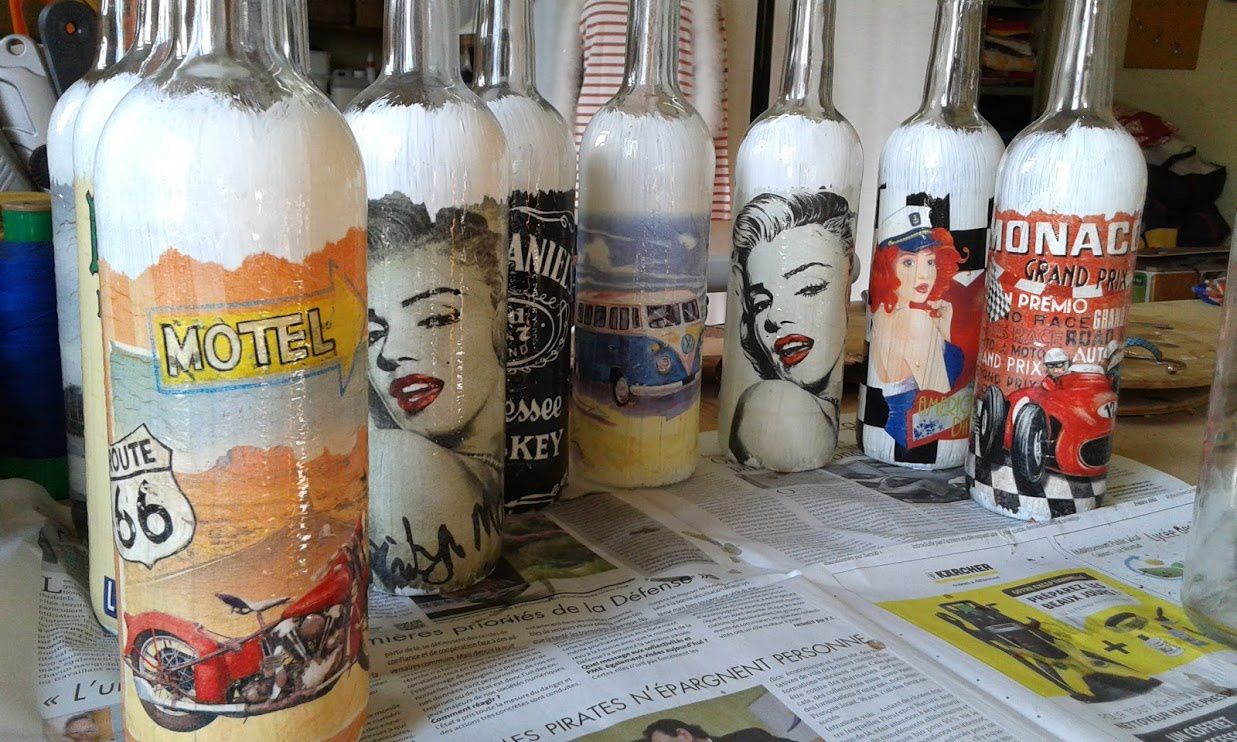 Quelques bouteilles décorés sur le thème rock an roll et vintage années 50 pour vos tables