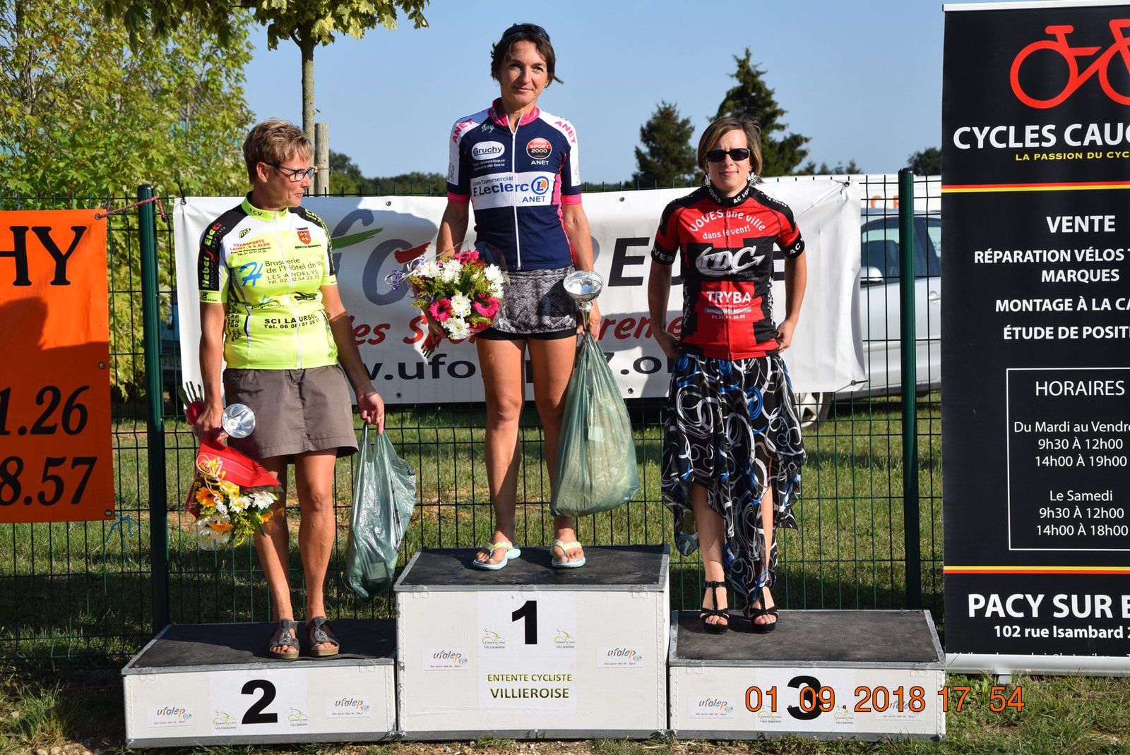 Le podium des féminines, victoire de Christelle Gatignol (Anet VC) et 3ème Laetitia Lecocq (AC Voves)