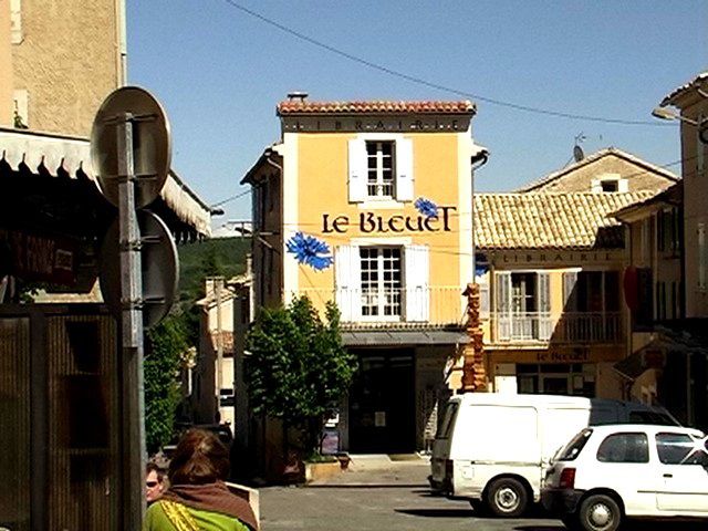 BANON Alpes de Provence et sa Librairie "LE BLEUET", célèbre dans le monde entier