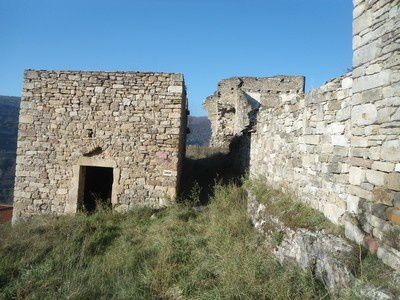 Auriac, Saint Rome de Tarn, 12490, Tarn, faïsses, châteaux, randos, village, troglodyte, château inférieur