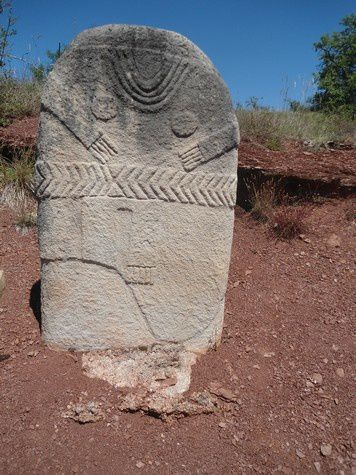 Briols, Montlaur, 12400, Sud Aveyron, statue menhir, mas d'Azaîs