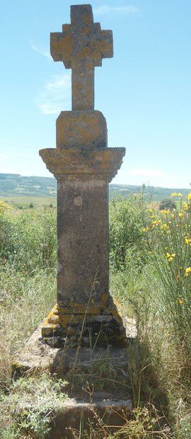 Briols, Montlaur, 12400, Sud'Aveyron, Rougier de Camares, église, sauvetage,village, croix