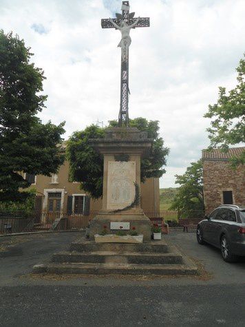 Briols, Montlaur, 12400, Sud'Aveyron, Rougier de Camares, église, sauvetage,village, calvaire, place