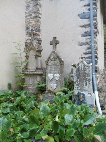 le cimetière de plescamps est accolé à la chapelle